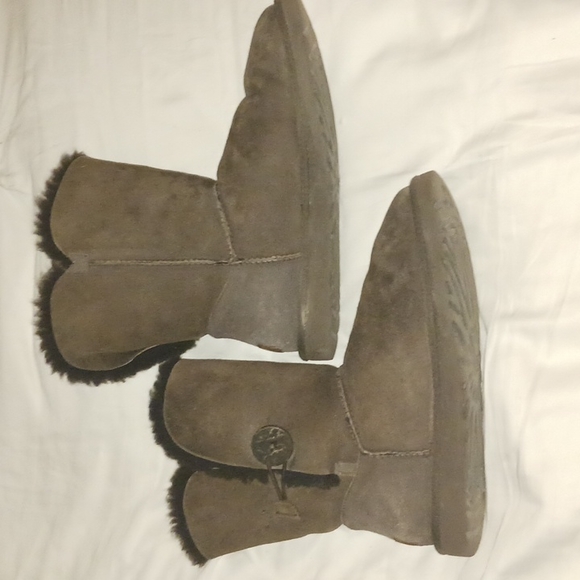 CHOCOLATE UGGS - Picture 3 of 7